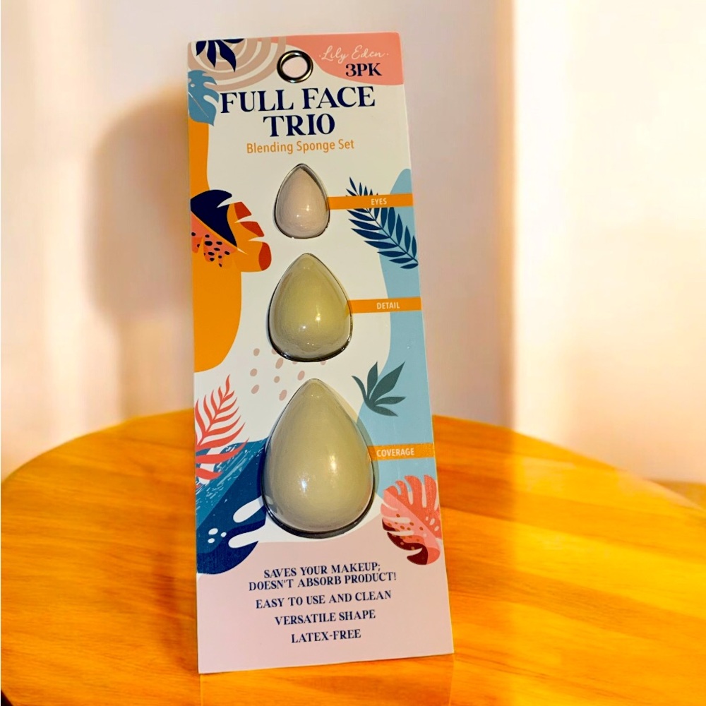 BRAND NEW Lilyeden 3 Piece Coral Full Face Trio Blending Sponges